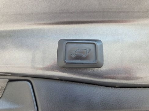 Used 2022 Toyota RAV4 XLE w/ Convenience Package FWD image 10