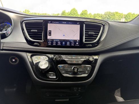 Used 2018 Chrysler Pacifica Limited w/ Advanced Safetytec Group FWD image 23