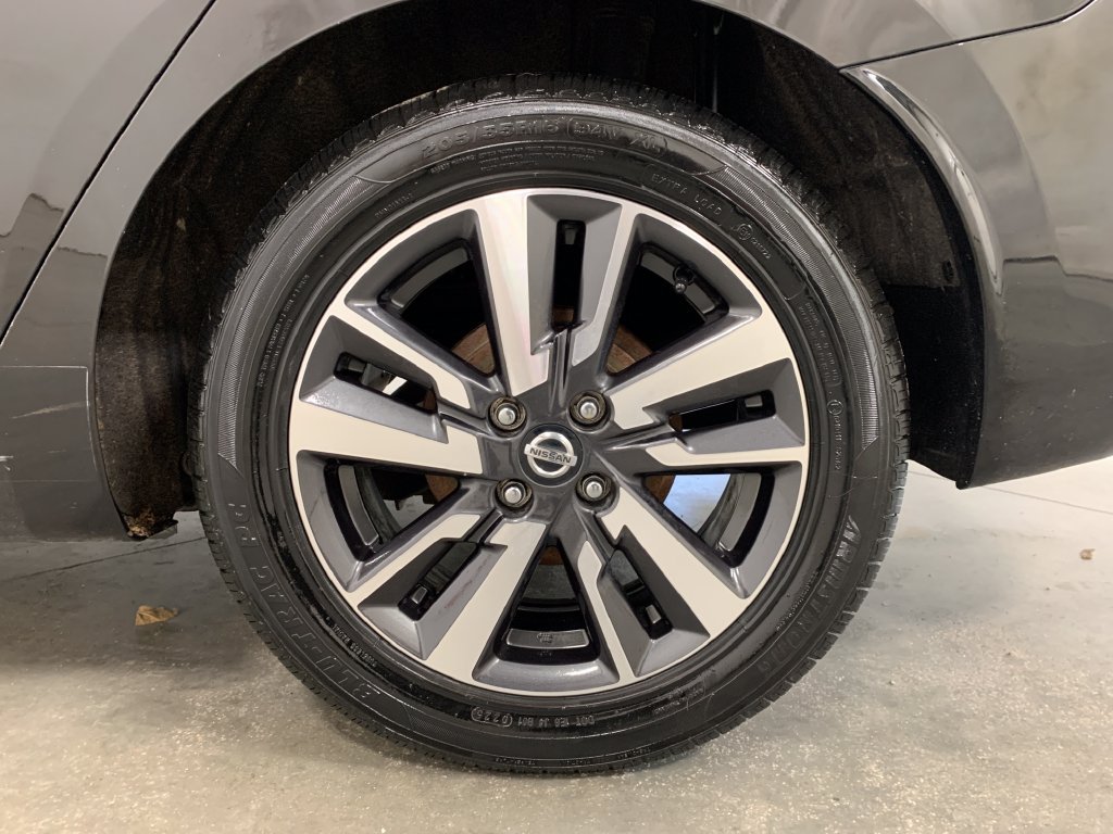 Used 2020 Nissan Versa SV FWD image 4