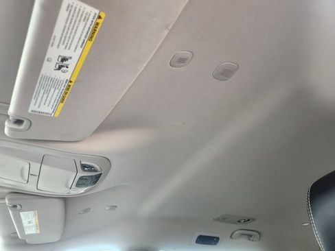 Used 2023 Chrysler Pacifica Touring-L FWD image 20