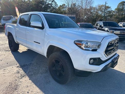 Used 2016 Toyota Tacoma SR5 w/ Towing Package image 3