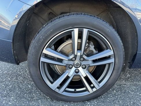 Used 2020 Volvo XC60 T6 Momentum w/ Protection Package Premier image 12