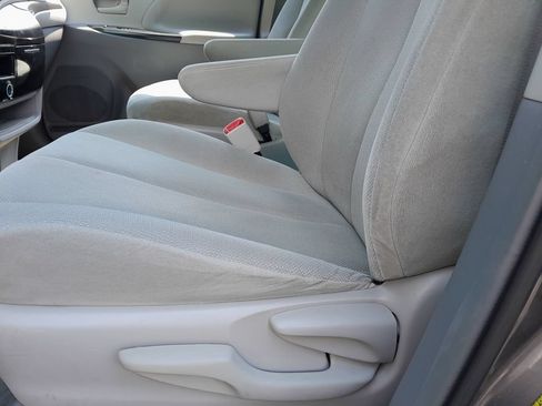 Used 2014 Toyota Sienna L FWD image 13