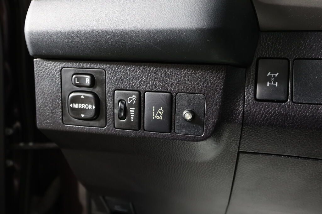 Used 2017 Toyota RAV4 LE w/ All Weather Liner Package AWD/4WD image 31