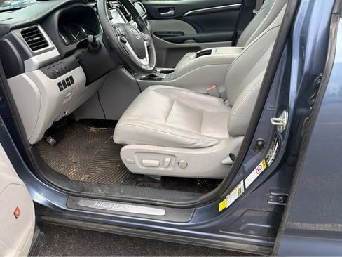 Used 2015 Toyota Highlander Limited AWD/4WD image 3