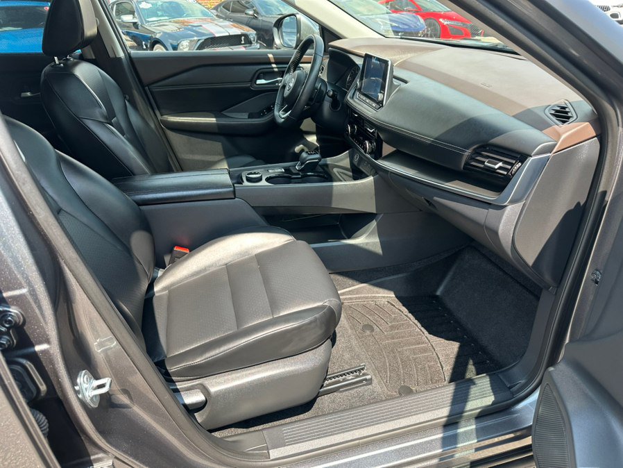 Used 2022 Nissan Rogue SV AWD/4WD image 13