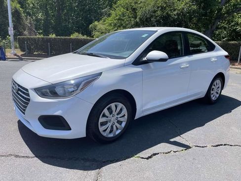 Used 2022 Hyundai Accent SE FWD image 3