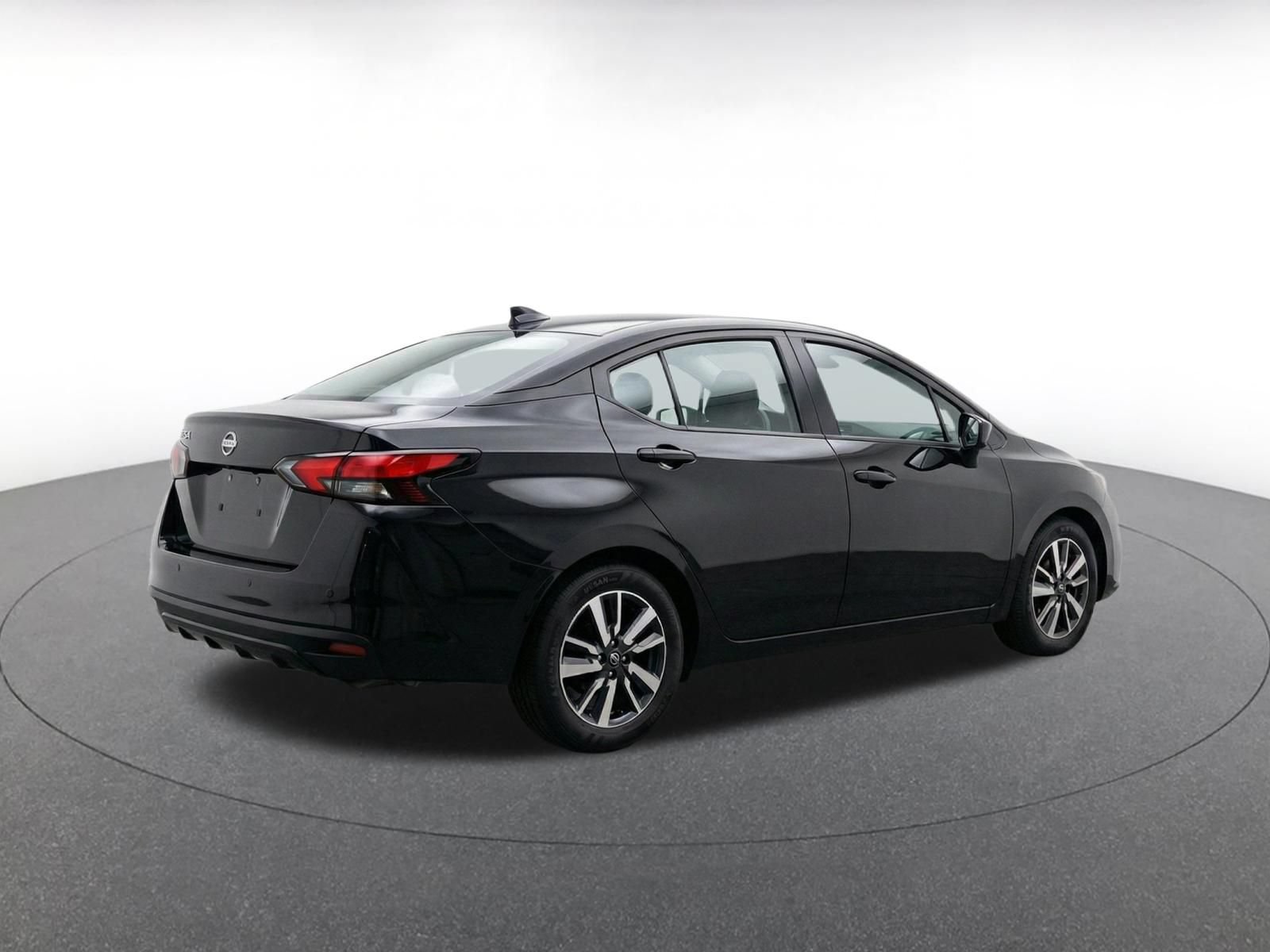 Used 2025 Nissan Versa SV FWD image 10