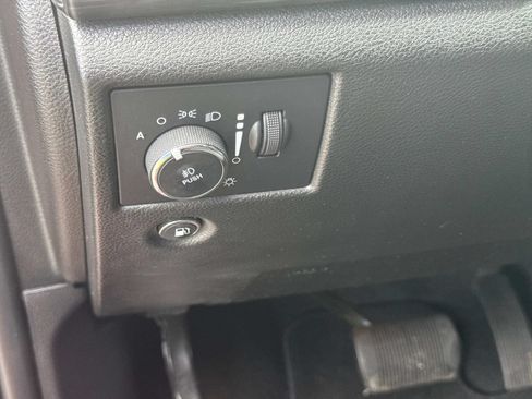 Used 2022 Jeep Grand Cherokee Laredo E RWD image 27
