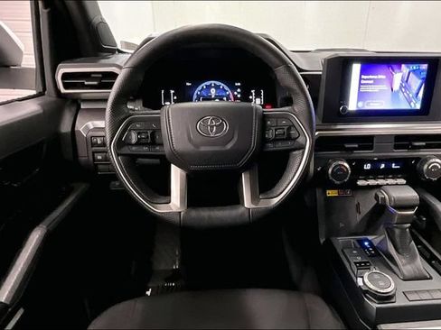 Used 2025 Toyota Tacoma SR5 AWD/4WD image 6
