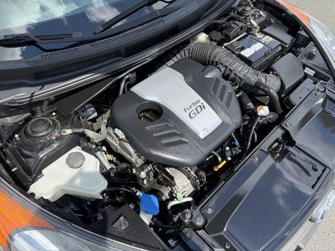 Used 2013 Hyundai Veloster Turbo FWD image 22