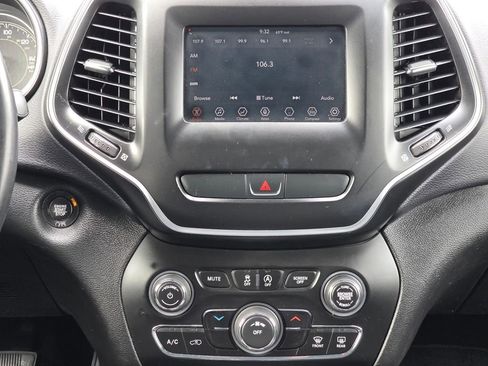 Used 2019 Jeep Cherokee Latitude Plus image 11