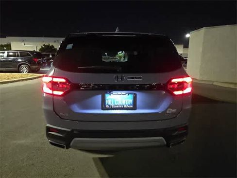 Used 2025 Honda Pilot Touring image 3