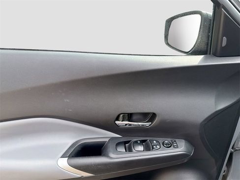 Used 2023 Nissan Kicks SR w/ SR Premium Package image 9