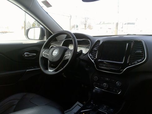 Used 2019 Jeep Cherokee Limited image 23