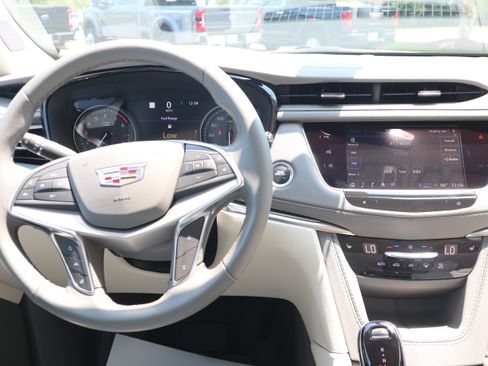 Used 2024 Cadillac XT5 Premium Luxury w/ Technology Package FWD image 10
