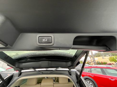 Used 2015 Land Rover Range Rover Sport SE image 23