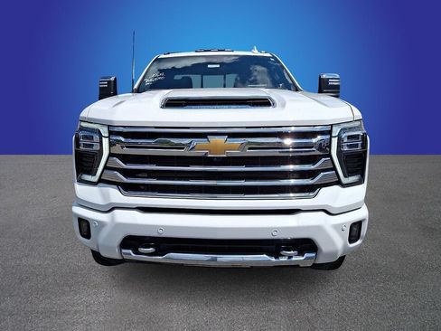 Used 2024 Chevrolet Silverado 2500 High Country w/ Technology Package AWD/4WD image 2