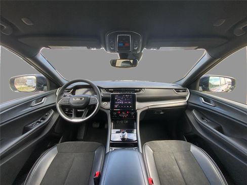 Used 2023 Jeep Grand Cherokee L Laredo image 22