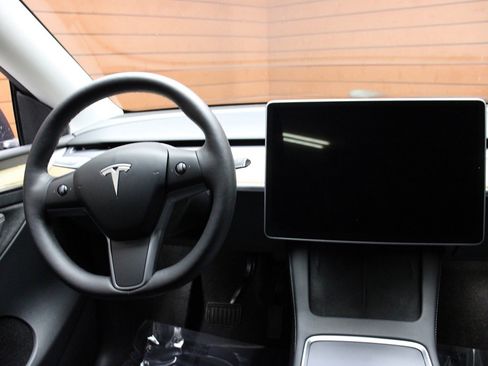 Used 2022 Tesla Model Y Long Range image 29