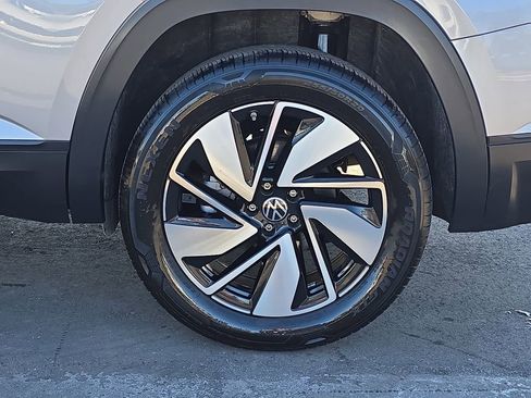 Used 2024 Volkswagen Atlas SE image 36