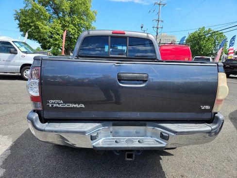 Used 2013 Toyota Tacoma 4x4 Double Cab w/ TRD Off-Road Pkg image 4