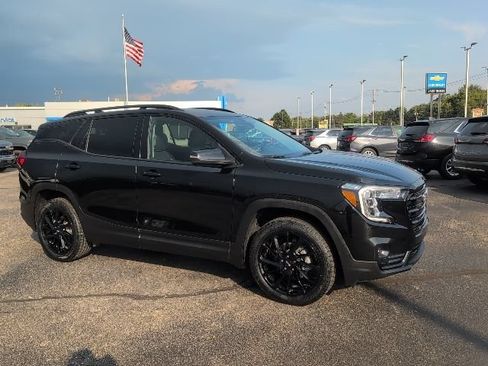Used 2023 GMC Terrain SLT w/ Elevation Edition AWD/4WD image 10