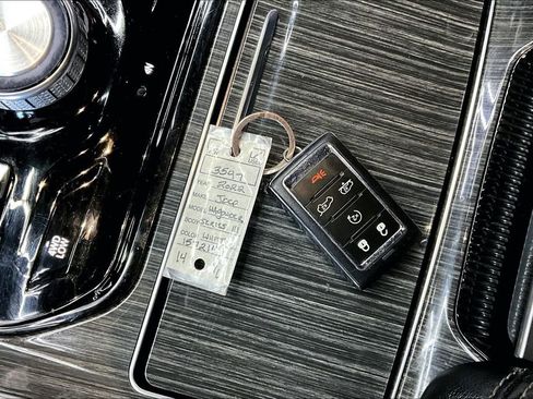 Used 2022 Jeep Wagoneer Series III w/ Flexible Seating Group image 38