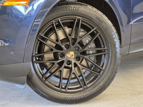 New 2026 Porsche Cayenne Coupe image 24
