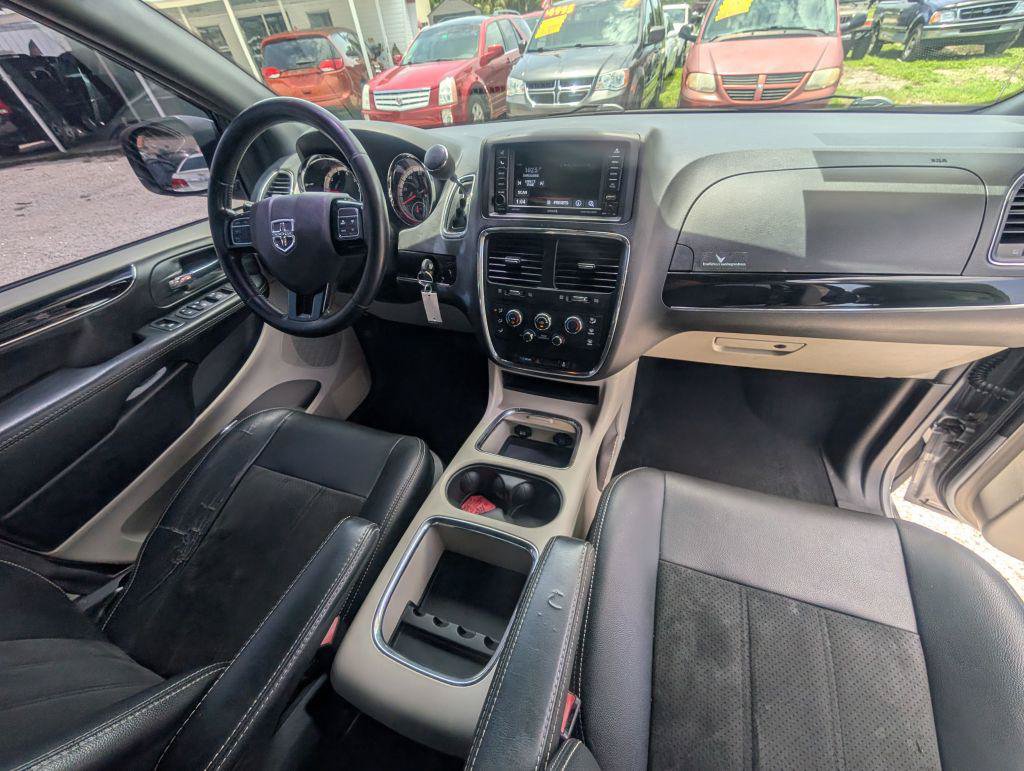Used 2019 Dodge Grand Caravan SXT FWD image 16