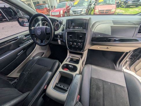 Used 2019 Dodge Grand Caravan SXT FWD image 16