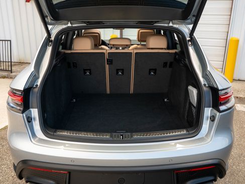 Certified 2025 Porsche Macan image 37