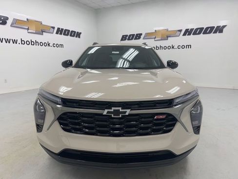 New 2026 Chevrolet Trax RS FWD image 2