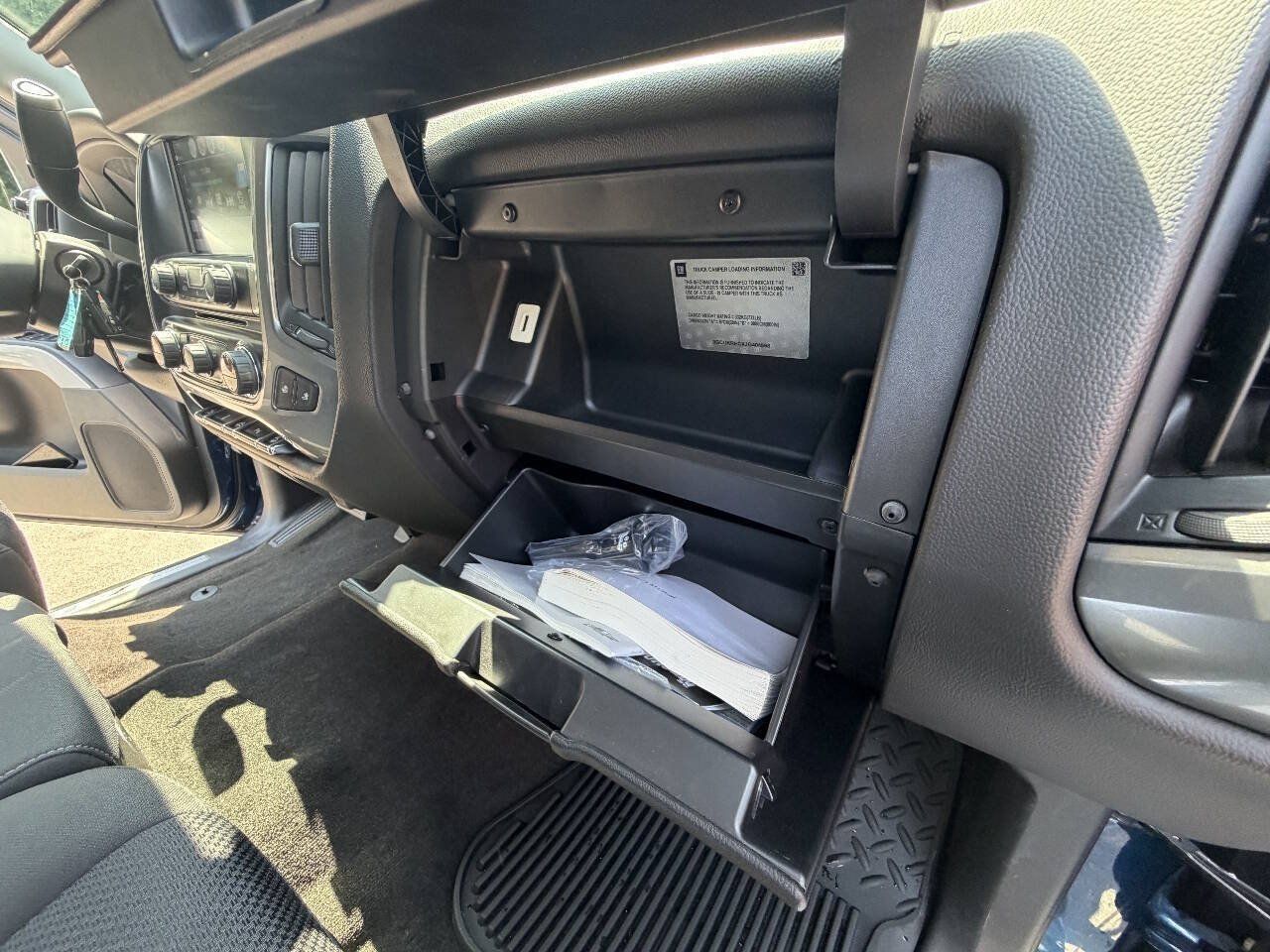 Used 2018 Chevrolet Silverado 1500 LT w/ All Star Edition AWD/4WD image 18