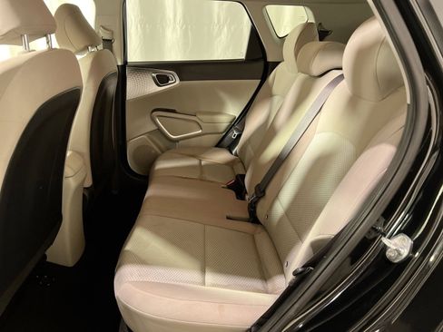 Used 2022 Kia Soul LX image 21