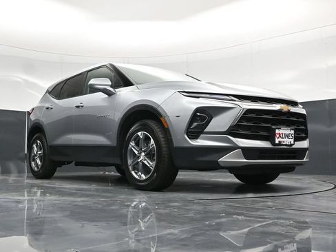 Used 2025 Chevrolet Blazer LT FWD image 57