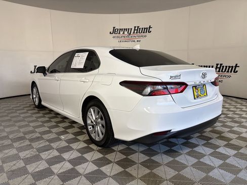 Used 2021 Toyota Camry LE FWD image 8