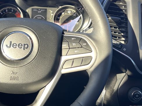 Used 2022 Jeep Cherokee Latitude image 22