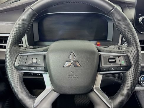 Used 2023 Mitsubishi Outlander SE AWD/4WD image 27