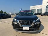 Used 2021 Nissan Rogue SV image 2