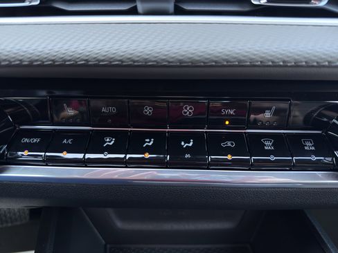 New 2026 Chevrolet Equinox LT image 17