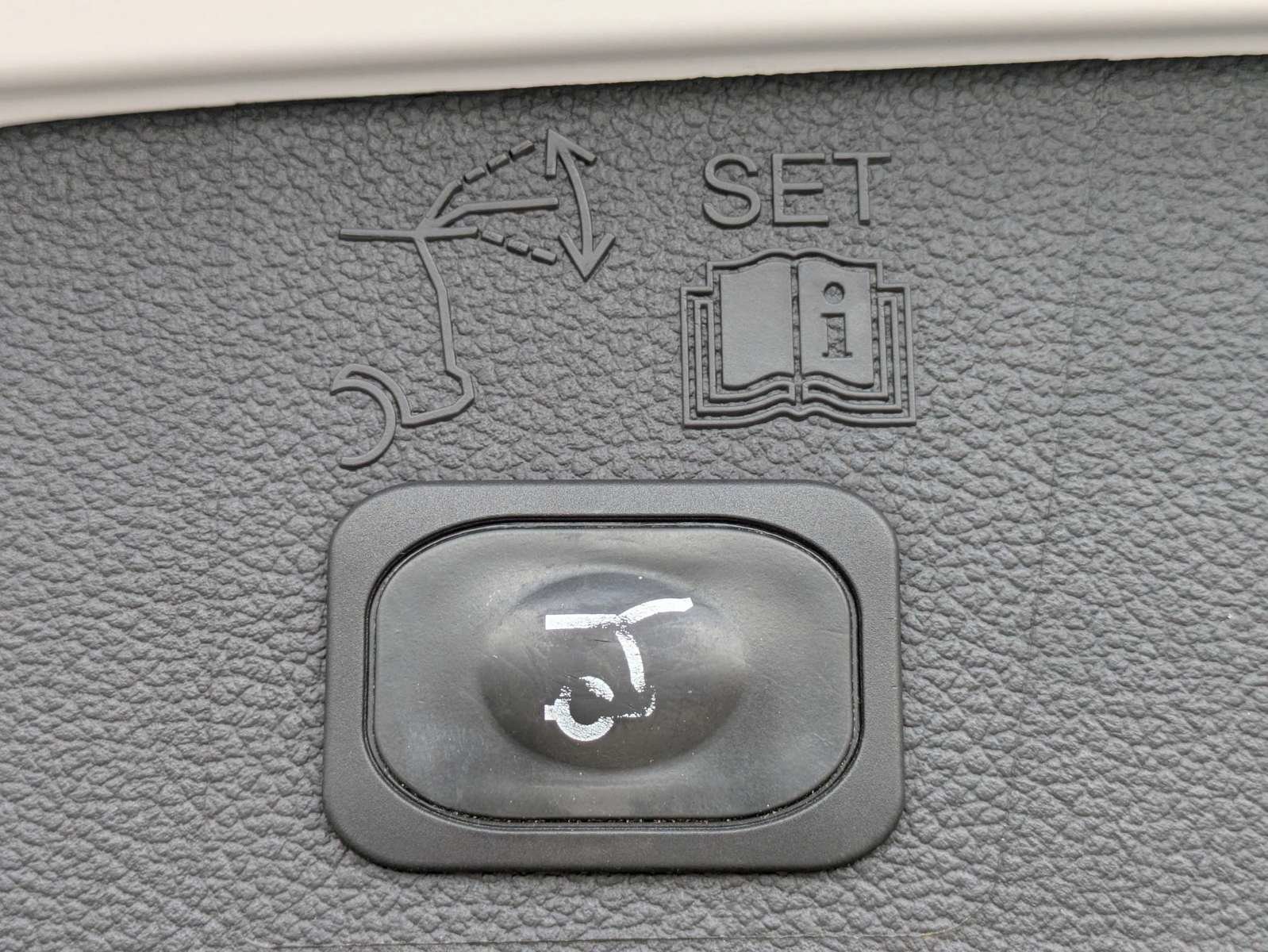 Used 2019 Ford Escape SEL FWD image 11