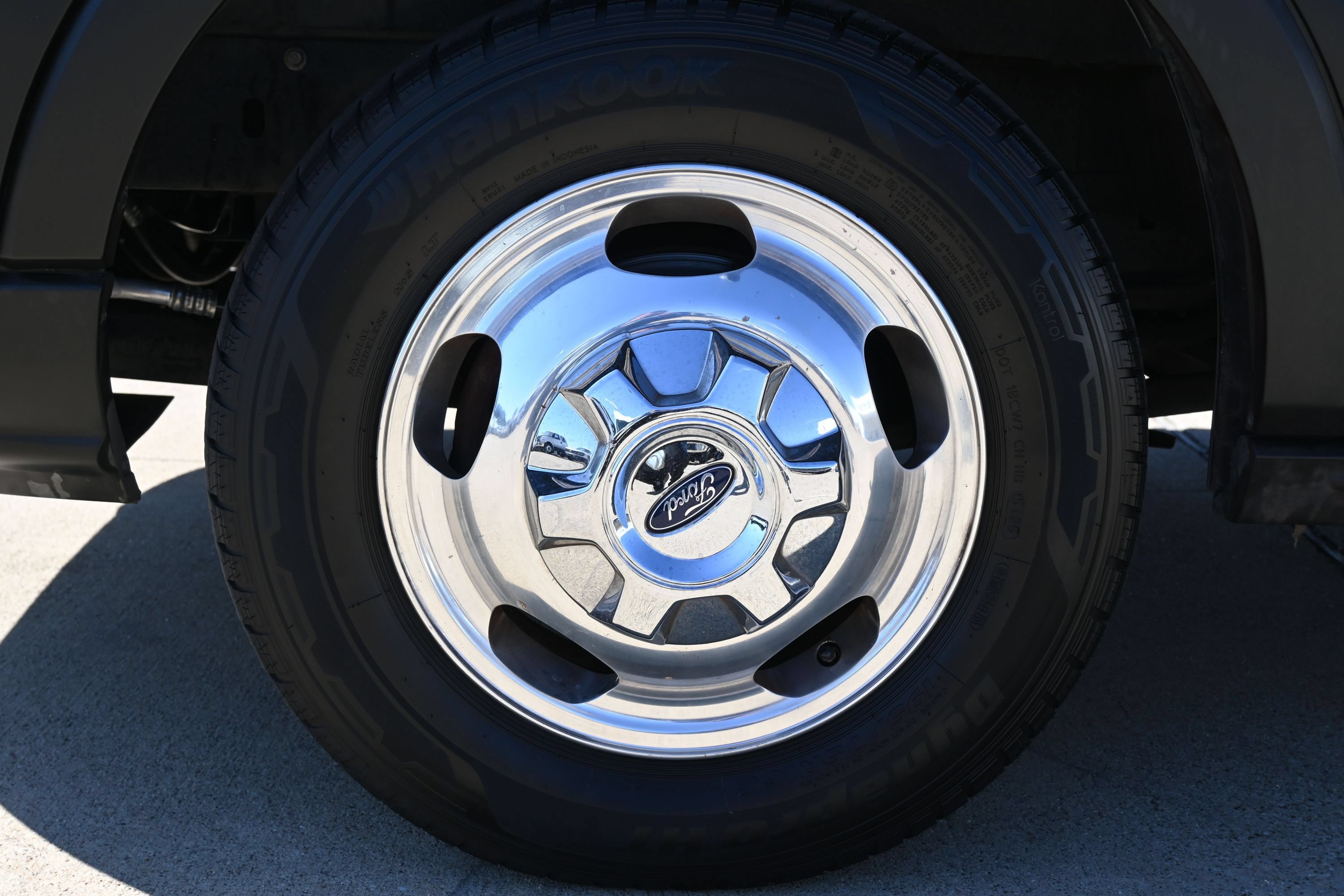 Used 2019 Ford Transit 350 XLT RWD image 4