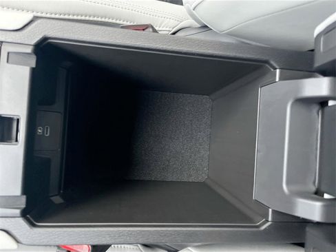 New 2025 Mitsubishi Outlander SE image 23