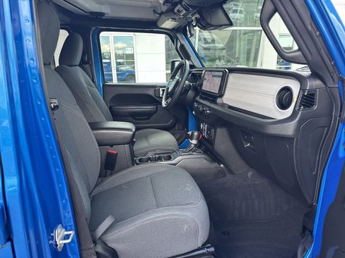 Used 2024 Jeep Wrangler Unlimited w/ Convenience Group image 25