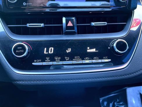Used 2022 Toyota Corolla SE FWD image 34