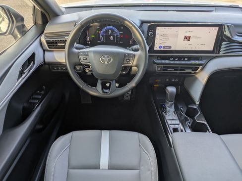 Used 2025 Toyota Camry SE w/ Multimedia Upgrade Package image 16