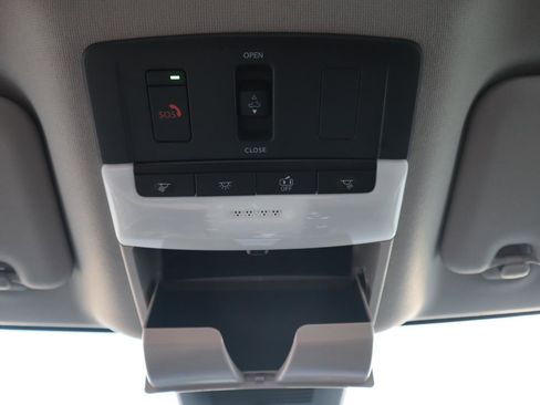 Used 2025 Nissan Sentra SR w/ SR Premium Package image 33