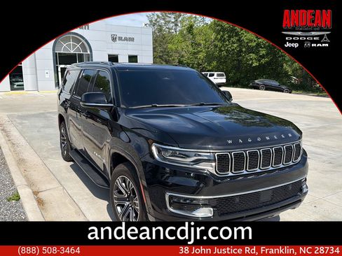 Used 2024 Jeep Wagoneer L Series II w/ Flexible Seating Group AWD/4WD image 1