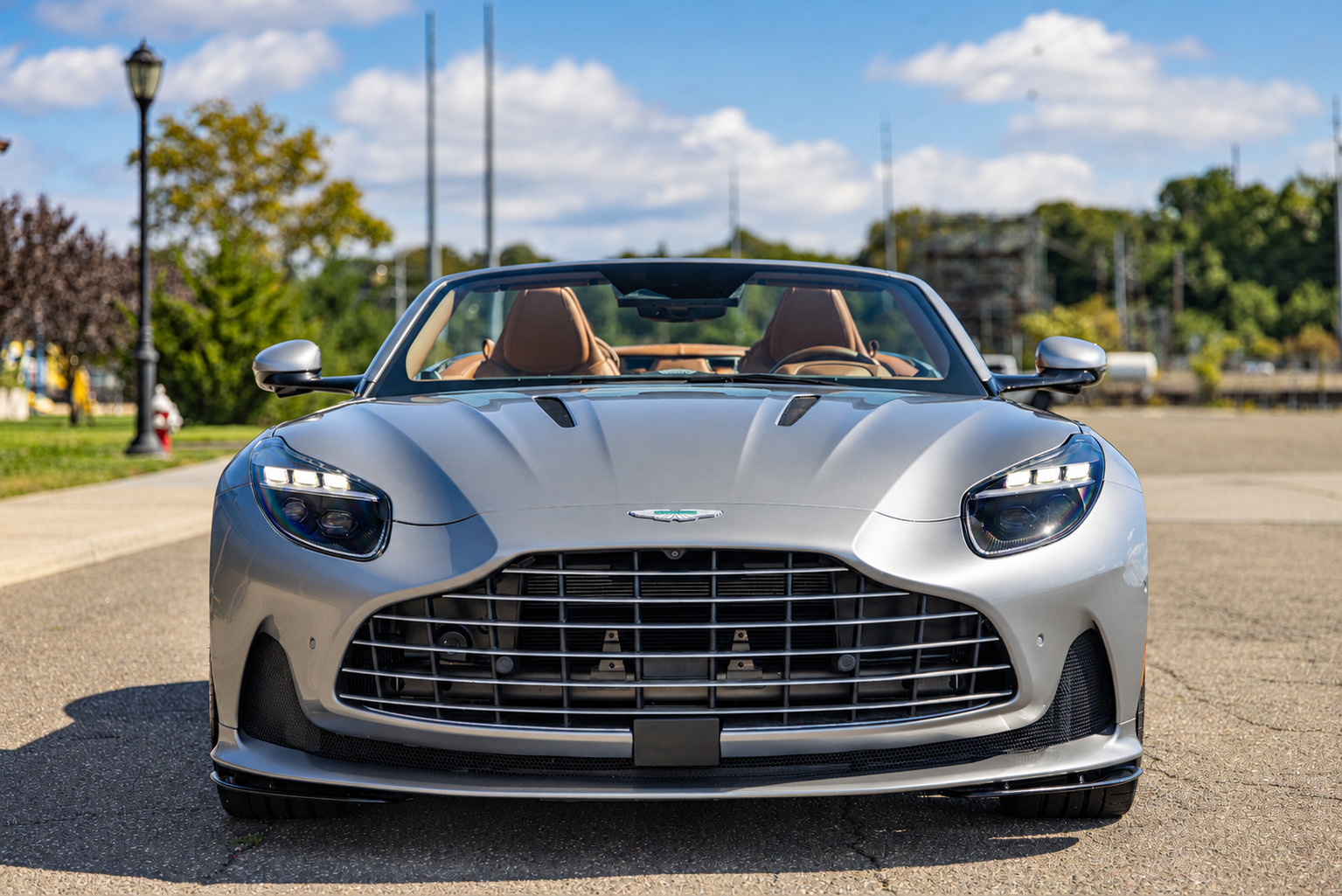 Used 2024 Aston Martin DB12 Convertible RWD image 2